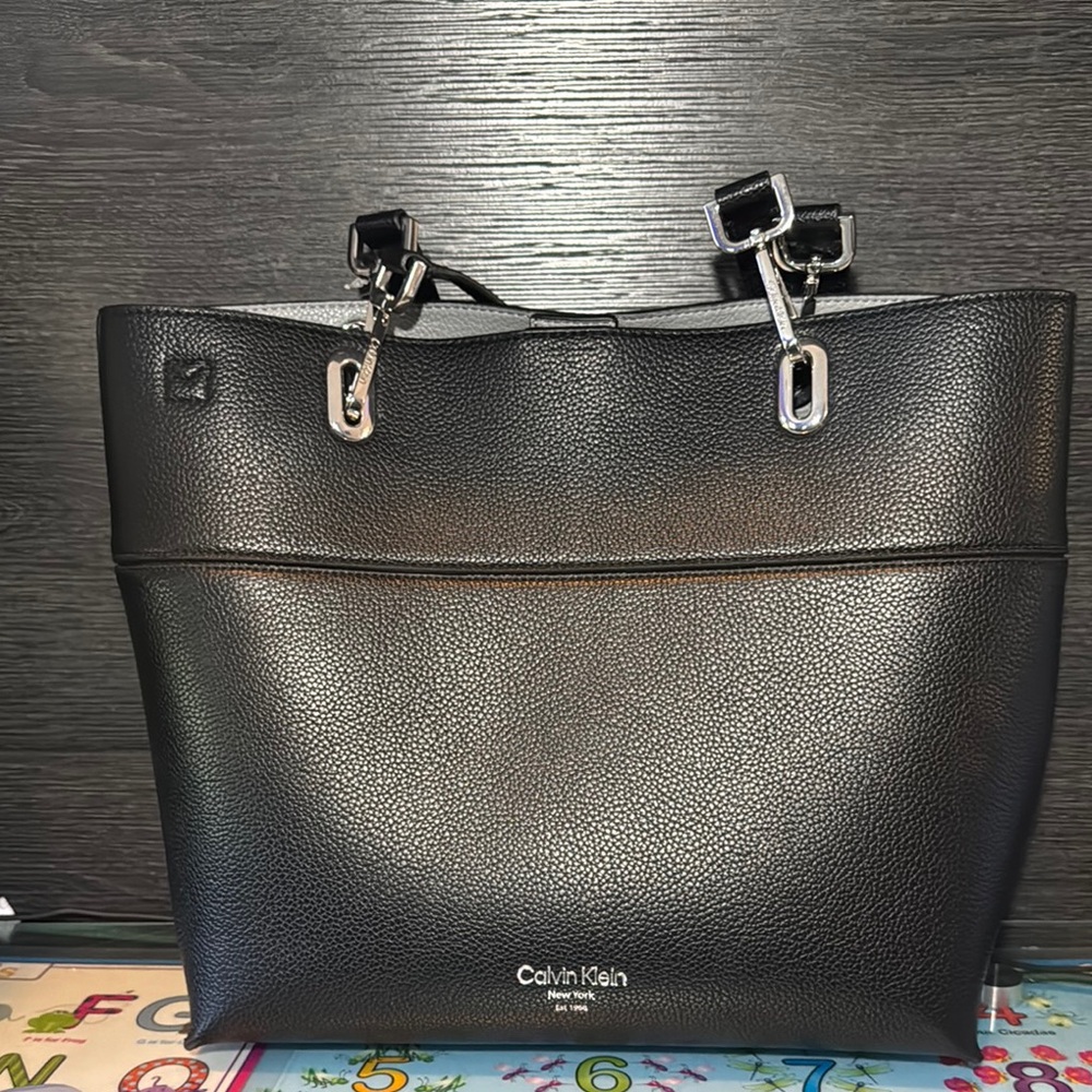 Calvin Klein Black Structured Tote Bag with Minimalist Design